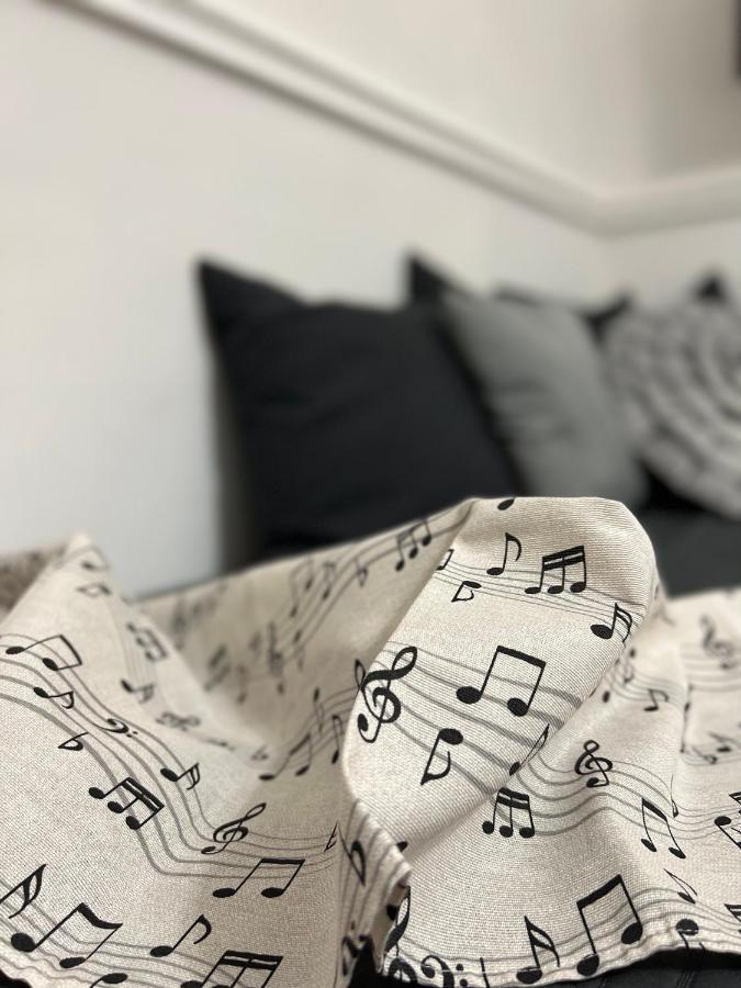 Miluar - Centro Storico - Lungo La Via Della Musica Bed & Breakfast เนเปิลส์ ภายนอก รูปภาพ