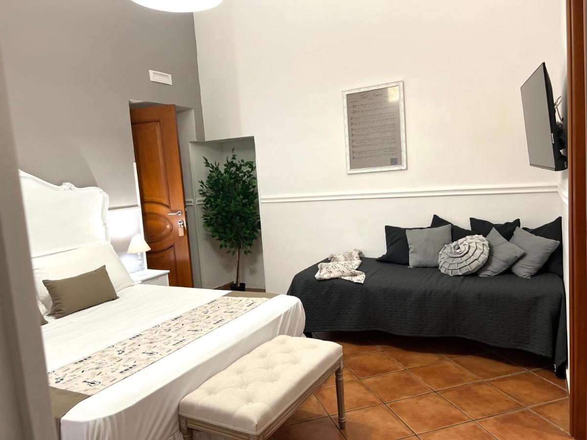 Miluar - Centro Storico - Lungo La Via Della Musica Bed & Breakfast เนเปิลส์ ภายนอก รูปภาพ